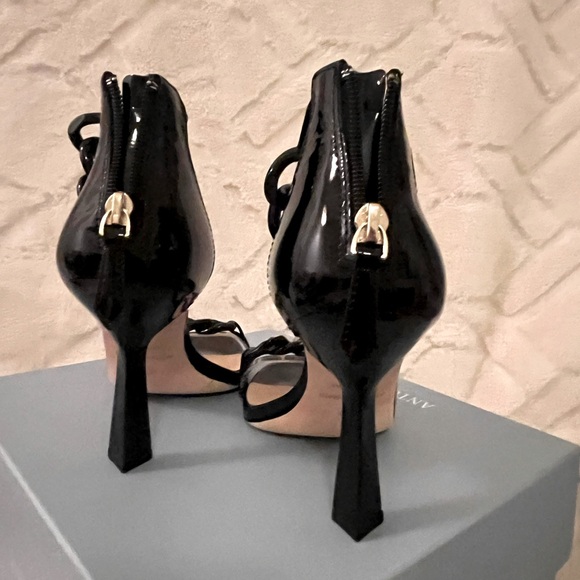 Black patent chain heels size 7.  New with box. - Picture 4 of 4